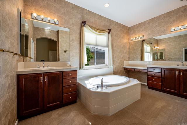 387 MELBOURNE GLN, Escondido CA: https://media.crmls.org/mediaz/e1588eeb-c3a4-4993-81b0-bbefcceb42cc.jpg