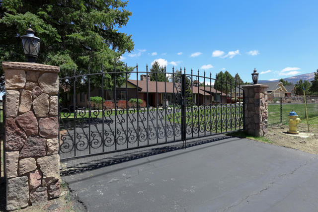 108 Palomino Drive, Big Bear CA: https://media.crmls.org/mediaz/e158c333-f4d7-46d9-b0f3-b28deb69d82e.jpg