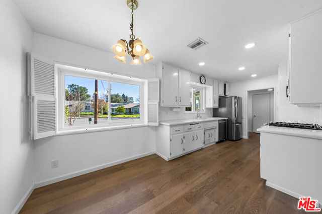 9413 La Reina Place photo 7