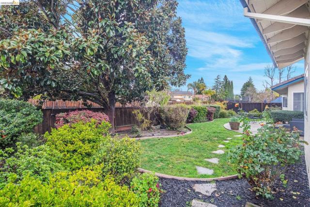 Image 41 of 59 For 3237 Vera Cruz Dr