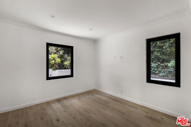 2425 Rinconia Drive, Los Angeles CA: https://media.crmls.org/mediaz/e15991d6-5900-452d-8b1f-5ba8baba11e1.jpg