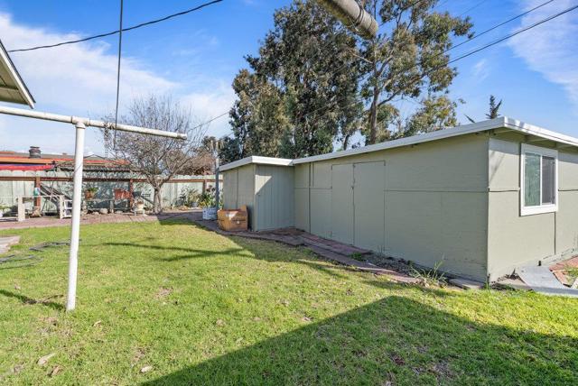 718 Meadow Drive, Salinas CA: https://media.crmls.org/mediaz/e15aaa0d-9d6c-498d-a429-ba88ac2ef5d8.jpg
