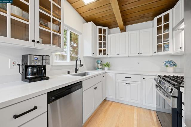 Image 16 of 39 For 256 Fairlawn Dr
