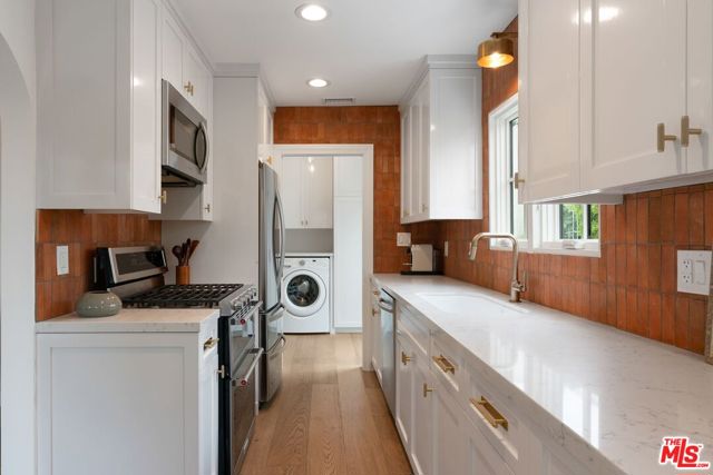 3864 3rd Avenue, Los Angeles CA: https://media.crmls.org/mediaz/e15c18f3-5496-4642-ae1a-d84abdc08701.jpg
