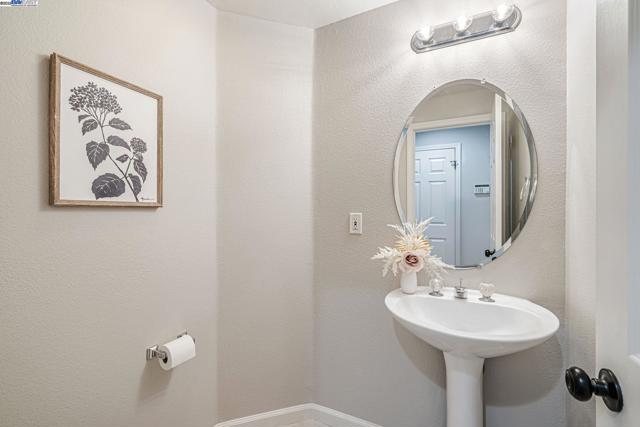 168 Shadowhill Cir, San Ramon CA: https://media.crmls.org/mediaz/e15c34ff-3ef7-41b7-9413-79dbc255501a.jpg