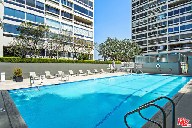 2222 Avenue Of The Stars, Los Angeles CA: https://media.crmls.org/mediaz/e15d5c56-5c09-40d9-a1fa-430ef14d51e0.jpg