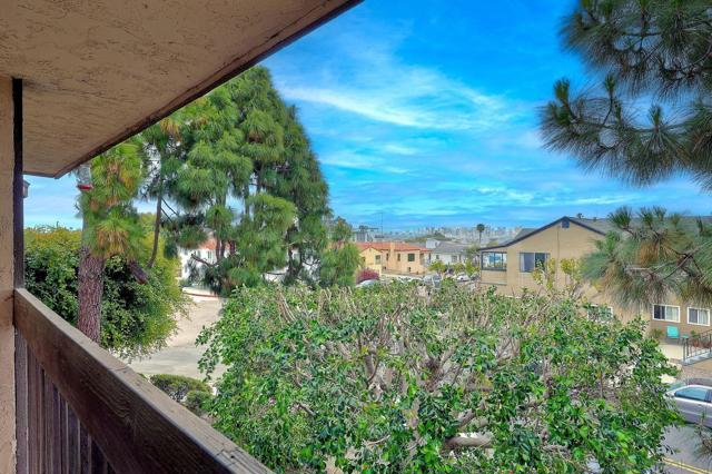 1174 Locust St, San Diego CA: https://media.crmls.org/mediaz/e15d6cb3-a340-4041-9840-77377c9ee9f6.jpg