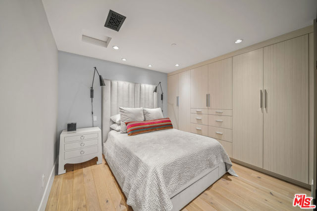 849 S Broadway, Los Angeles CA: https://media.crmls.org/mediaz/e15df4d1-8ebf-4e6f-8b45-24116dc728a3.jpg