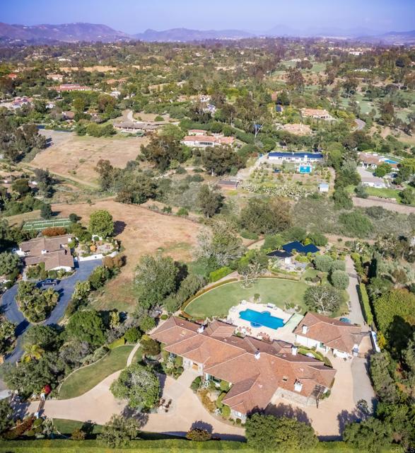 4843 La Jacaranda, Rancho Santa Fe CA: https://media.crmls.org/mediaz/e15e7212-5621-4f6d-9eb2-4e6b1bbf6214.jpg