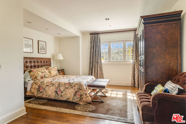 761 Bel Air Road, Los Angeles CA: https://media.crmls.org/mediaz/e15e8cd9-7da2-414d-b9b6-2eb17be2c17b.jpg