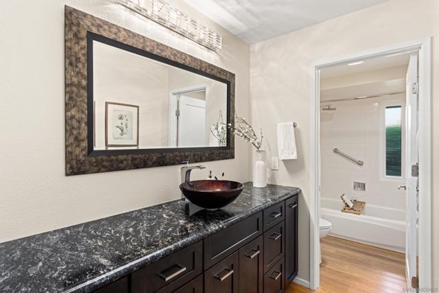 5719 Caminito Norte, La Jolla CA: https://media.crmls.org/mediaz/e15ea695-0c1d-44c5-af78-5bd7ceb19d4e.jpg