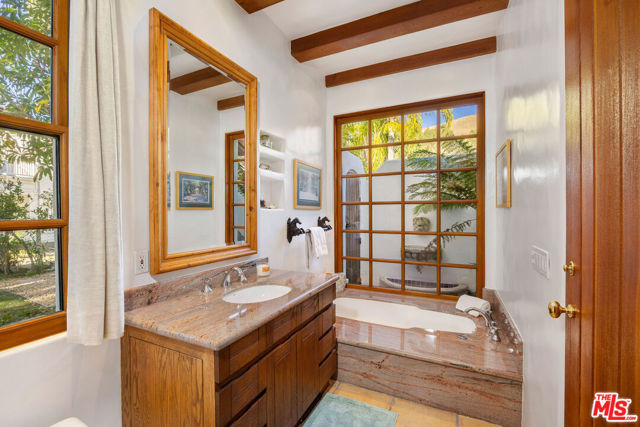 25127 Jim Bridger Road, Hidden Hills CA: https://media.crmls.org/mediaz/e15ec8ed-12c8-4b67-a423-aae48a8ae5e5.jpg