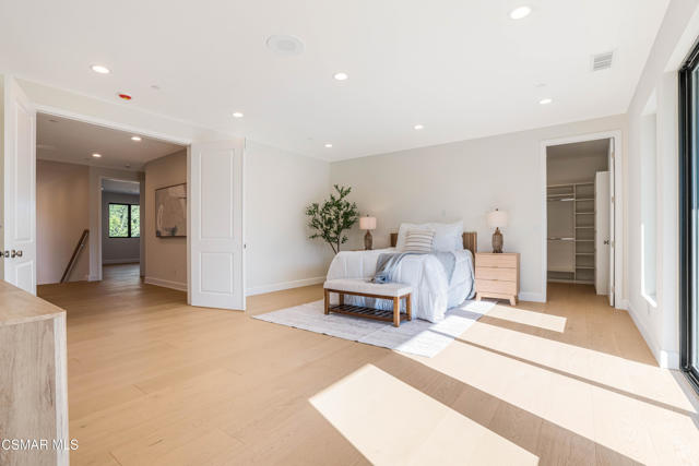 252 Capri Drive, Simi Valley CA: https://media.crmls.org/mediaz/e15f10ba-563d-4943-a997-69b07a3aca83.jpg