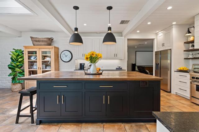 16851 Orchard Bend Road, Poway CA: https://media.crmls.org/mediaz/e15fd50b-4d5f-4087-82fb-865e51992597.jpg