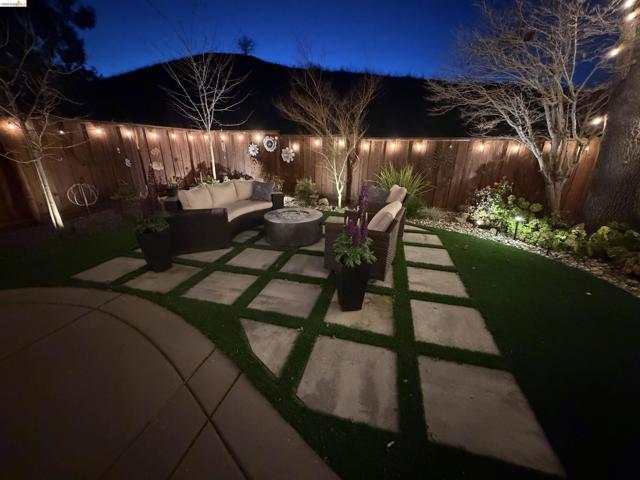 2090 Shady Creek Pl., Danville CA: https://media.crmls.org/mediaz/e1600bac-f903-4390-a42e-4f0f35f385fc.jpg