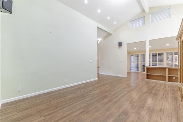 Image 11 of 46 For 18745 Cavendish Dr