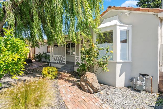 955 Maud Ave, San Leandro CA: https://media.crmls.org/mediaz/e1614f5f-7564-4221-a6c4-75d1521fab2b.jpg