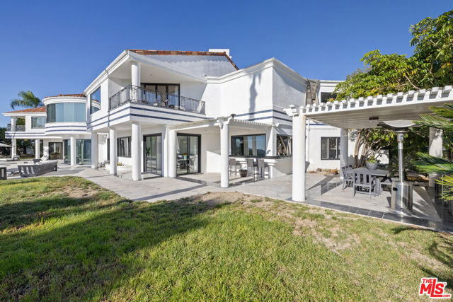 24366 La Masina Court, Calabasas CA: https://media.crmls.org/mediaz/e1621540-8d8a-485d-8cbe-b31f370bbafd.jpg