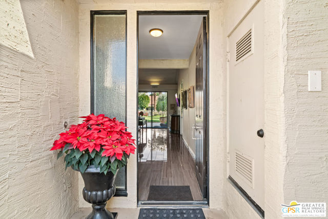 138 Desert West, Rancho Mirage CA: https://media.crmls.org/mediaz/e1625782-cc00-4e18-b549-fbc4687af0a1.jpg