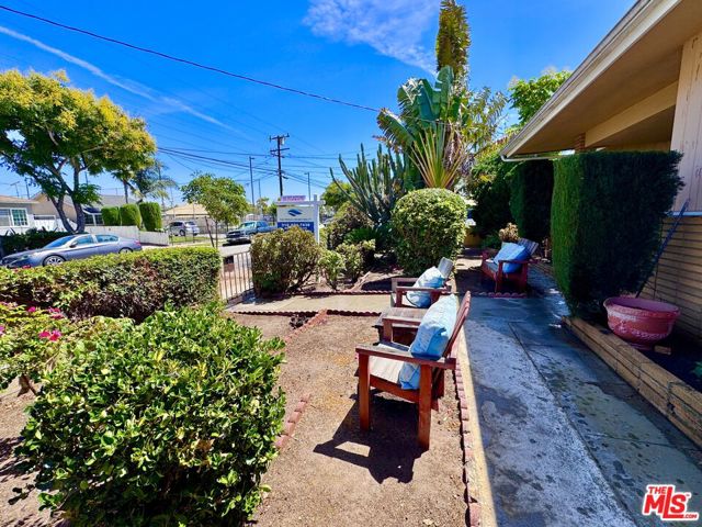 3704 W 111th Place, Inglewood CA: https://media.crmls.org/mediaz/e162c30a-46e3-4968-97bc-5cf60798f29f.jpg