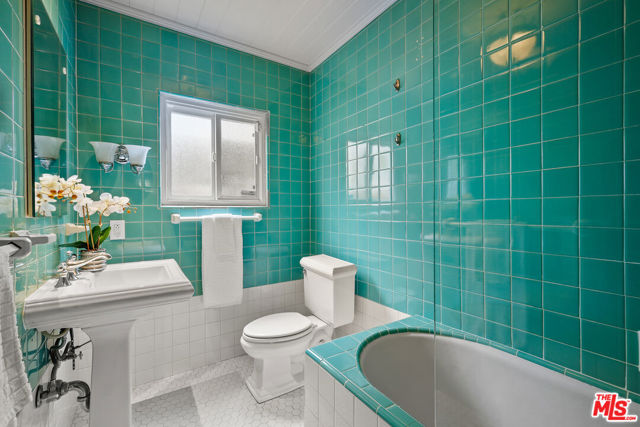 2005 Chilton Drive, Glendale CA: https://media.crmls.org/mediaz/e16312ce-b89e-4711-a719-d5e3255423cf.jpg