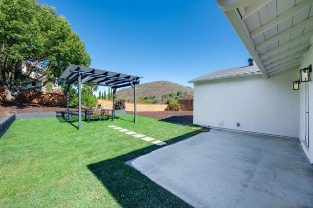 11384 Almazon St, San Diego CA: https://media.crmls.org/mediaz/e1632d04-8e8b-454f-aca1-3a102381533b.jpg