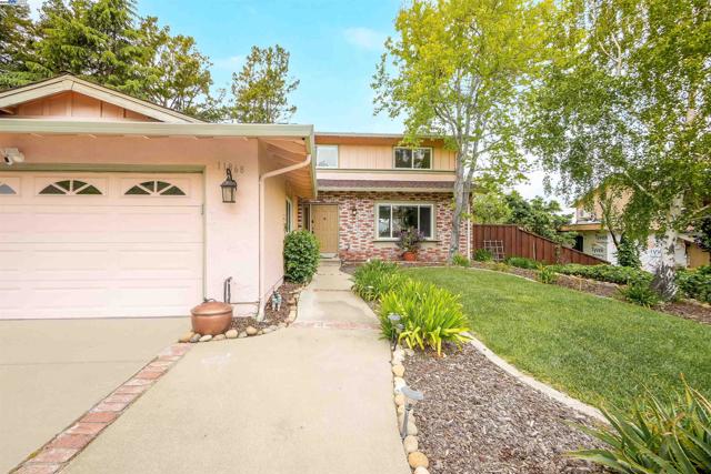 11868 Bloomington Way, Dublin CA: https://media.crmls.org/mediaz/e1633986-5f4c-4213-9fd4-9b862ca86afa.jpg