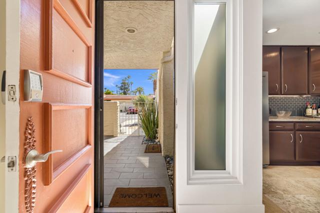 2077 S Caliente Drive, Palm Springs CA: https://media.crmls.org/mediaz/e16374f2-ac33-4f1b-9406-37f85746e4e4.jpg