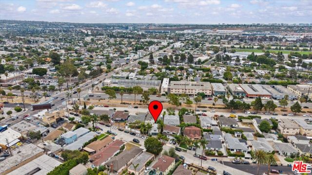 12440 Walsh Avenue, Los Angeles CA: https://media.crmls.org/mediaz/e16402d9-4326-4289-b930-26c1483d09f3.jpg
