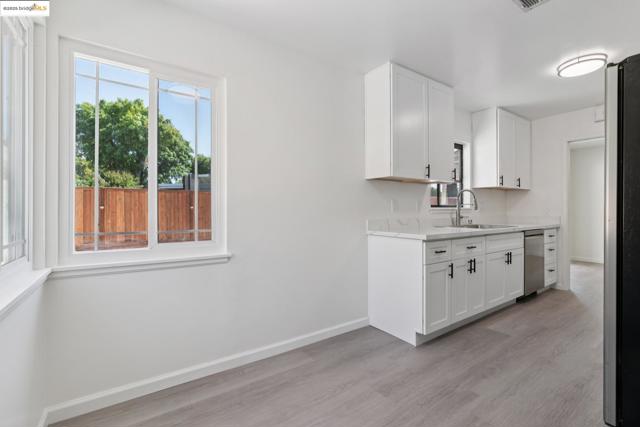 41 Belinda Dr, Pleasant Hill CA: https://media.crmls.org/mediaz/e1643094-5a9a-4313-8550-c7067f3440c5.jpg