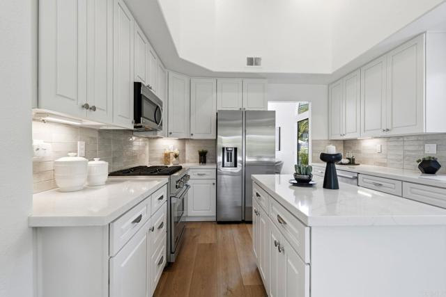 Image 22 of 70 For 630 Poinsettia Park