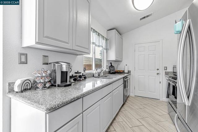 1771 Schooner Way, Pittsburg CA: https://media.crmls.org/mediaz/e1647a56-0c32-49d5-8799-c10431038472.jpg