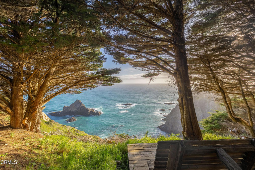https://media.crmls.org/mediaz/e1651092-353f-465e-914f-78e2f91edf46.jpg?preset=X-Large