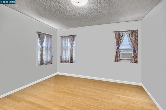 2014 109Th Ave, Oakland CA: https://media.crmls.org/mediaz/e1651d46-9e49-4f82-8f39-7739222369fe.jpg