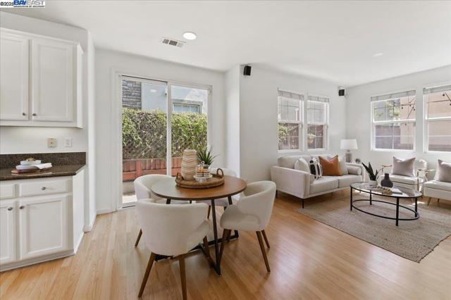 3989 Strafford Ct, Dublin CA: https://media.crmls.org/mediaz/e1656597-3890-48c8-bd7b-c4b7caa1f73c.jpg