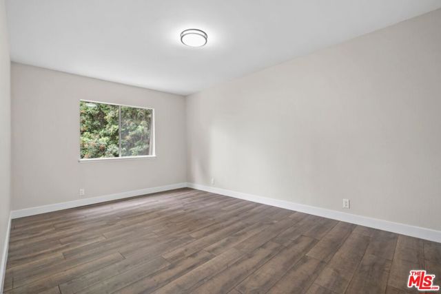 2749 Amber Wood Place, Thousand Oaks CA: https://media.crmls.org/mediaz/e1656f01-690f-480d-8e4c-596bdff2860f.jpg