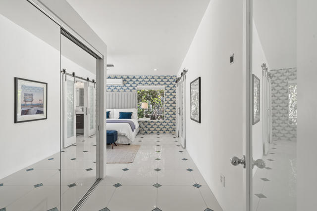 1115 Pasatiempo Road, Palm Springs CA: https://media.crmls.org/mediaz/e1658da3-655a-42bf-a29a-8f46b07a3de3.jpg