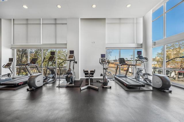 222 Broadway, Oakland CA: https://media.crmls.org/mediaz/e165988e-3ebd-4d0e-b5a4-0e0c9e838eb6.jpg