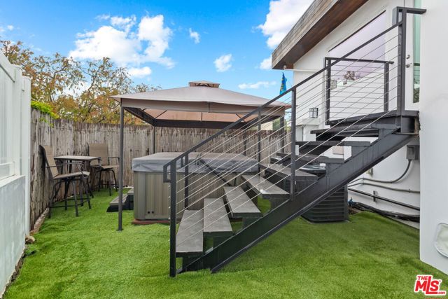 436 Levering Avenue, Los Angeles CA: https://media.crmls.org/mediaz/e1661f3b-654f-4ce4-8509-ff2be1554220.jpg