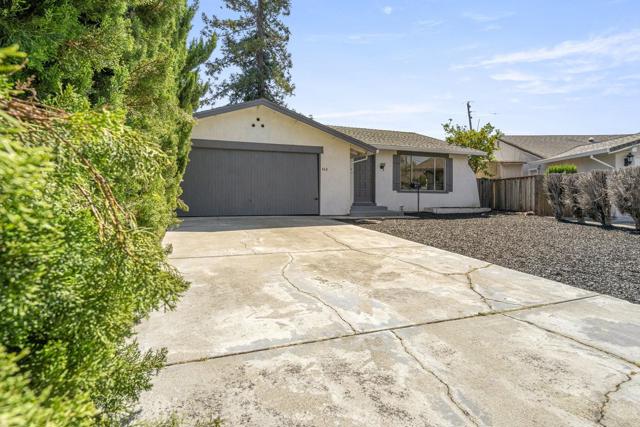 460 Collinwood Court, Santa Clara CA: https://media.crmls.org/mediaz/e1663984-9dc4-4975-b8c7-b1ff18cb119a.jpg