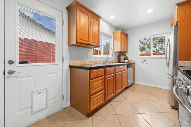 Image 18 of 47 For 1409 Taft St