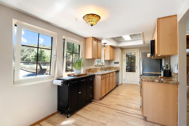 10172 Boulder Creek Road, Descanso CA: https://media.crmls.org/mediaz/e1666bd0-6ee1-466b-9896-e9d3ece56500.jpg