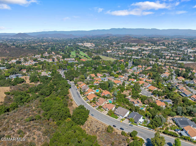 139 Los Padres Drive, Westlake Village CA: https://media.crmls.org/mediaz/e16697f5-17d2-4176-89fd-793c8db321ef.jpg