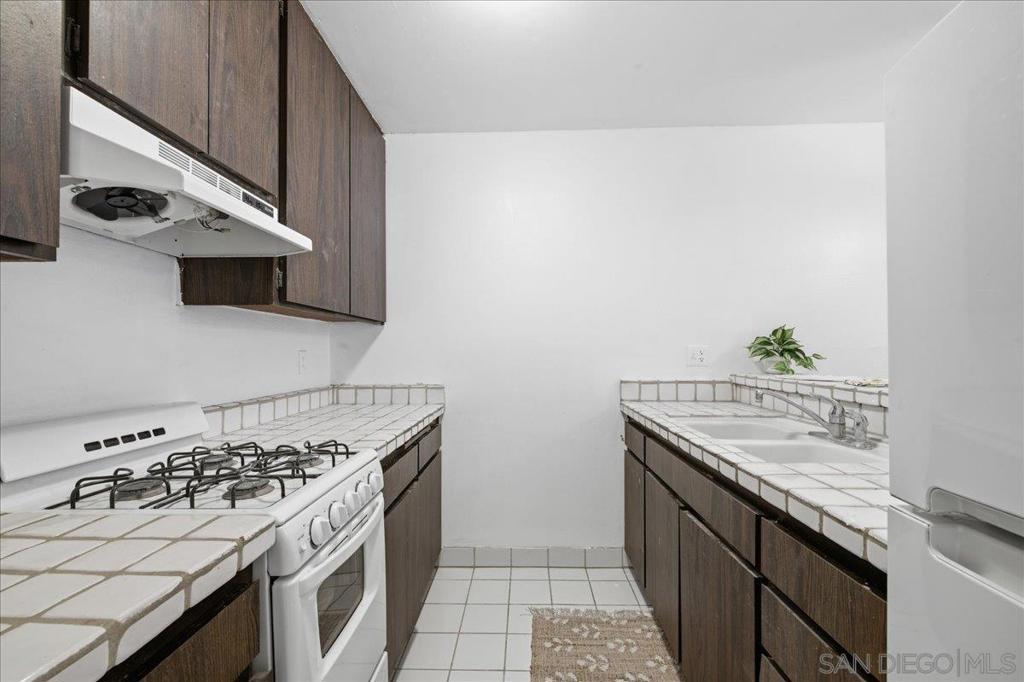 1615 Hotel Circle - photo 4