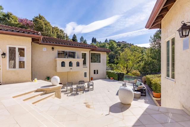 1035 Macadamia Drive, Hillsborough CA: https://media.crmls.org/mediaz/e1698e37-58a4-4cde-a634-842cd575bcaf.jpg