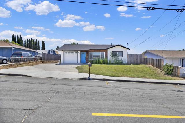 231 Cananea Street, Vista CA: https://media.crmls.org/mediaz/e16a1ff3-0748-4586-9740-8a12ce93d468.jpg