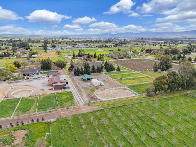 560 Tevis Trail, Hollister CA: https://media.crmls.org/mediaz/e16a7d67-70c4-4ba3-9846-fcdb6a244d22.jpg