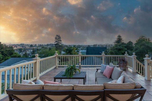 311313 Ocean View Avenue, Santa Cruz CA: https://media.crmls.org/mediaz/e16a8d06-57ed-44e9-ae41-0f3c613b84aa.jpg