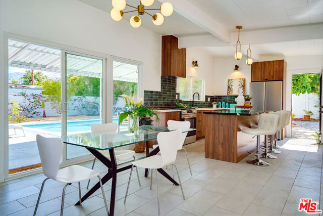 547 N Farrell Drive, Palm Springs CA: https://media.crmls.org/mediaz/e16aef6a-2dc3-4b86-ad23-fa135a0ddb02.jpg