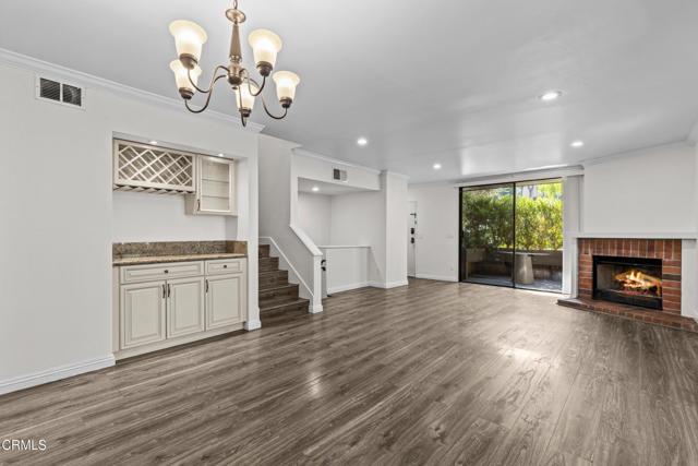 Detail Gallery Image 10 of 33 For 21931 Burbank Bld #5,  Los Angeles,  CA 91367 - 3 Beds | 2/1 Baths